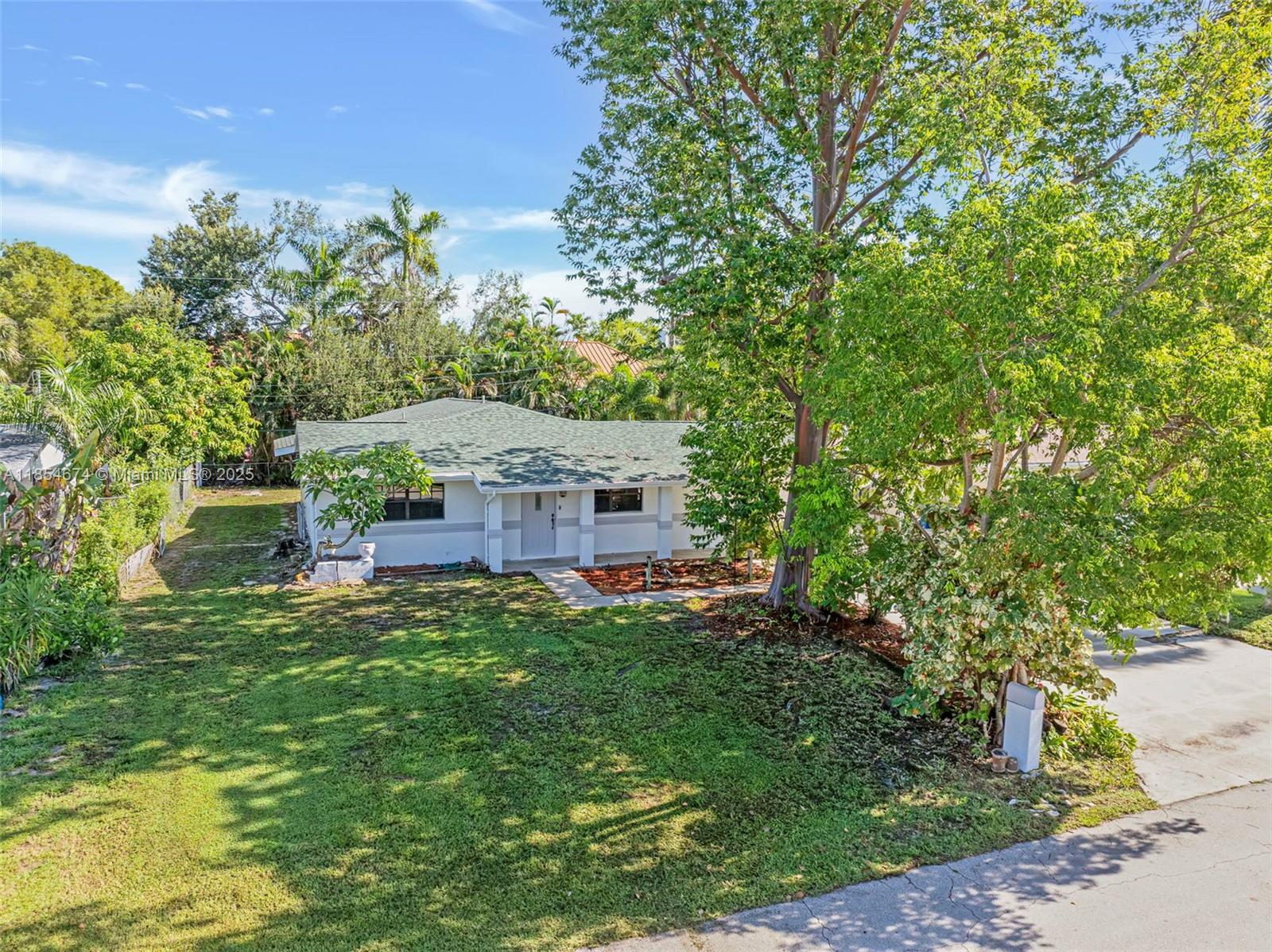 1427 DAVIS DR