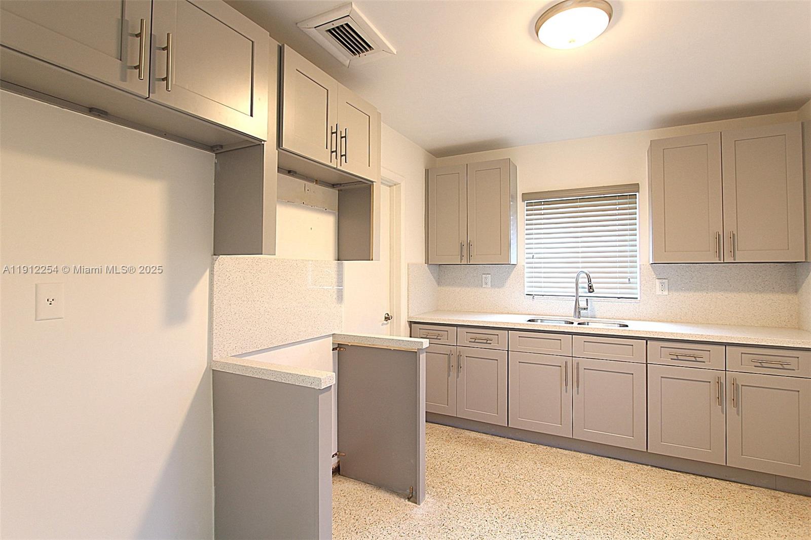 WESTWOOD ESTS 4TH ADDN - Residential Lease