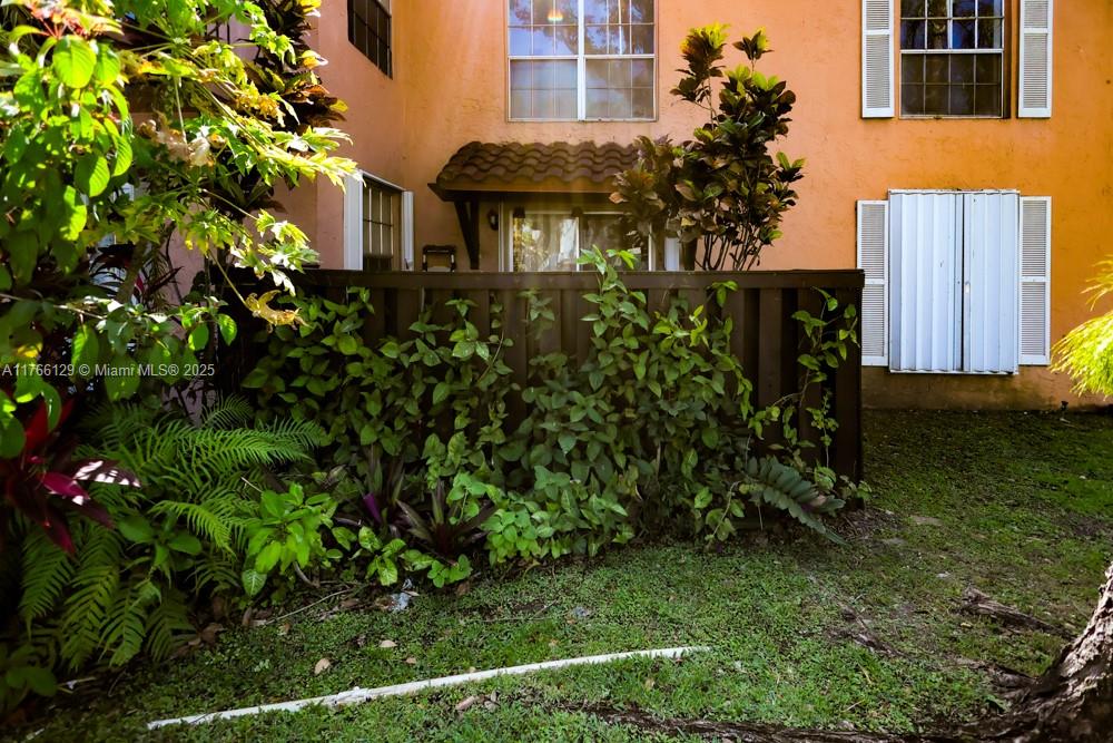 SPANISH TRACE CONDO - Residential