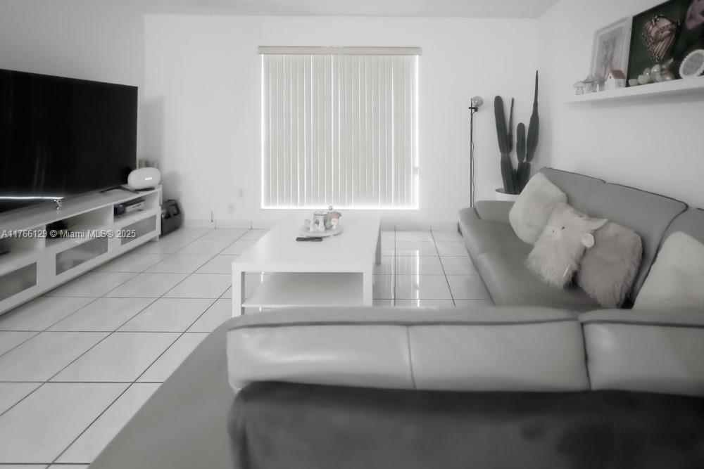 10772 N Kendall Dr G5, Miami, Broward County, Florida - 3 Bedrooms  
2 Bathrooms - 