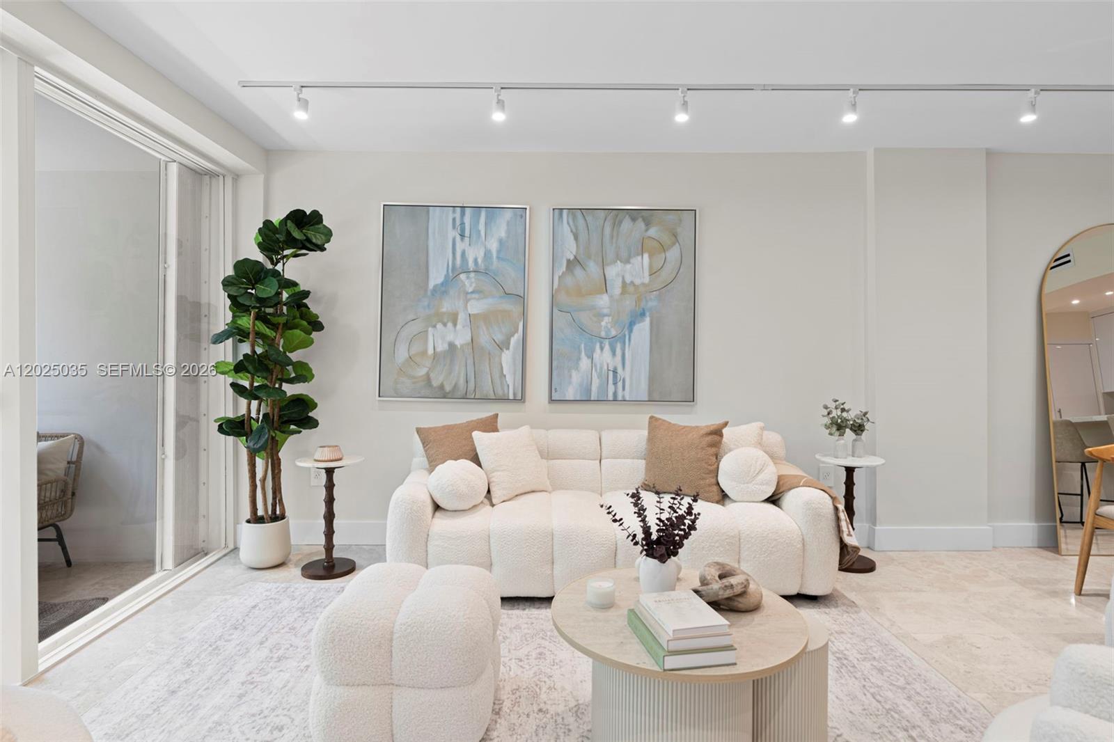 155 Ocean Lane Dr 205, Key Biscayne, FL, 33149/$1,100,000 2 155 Ocean Lane Dr 205