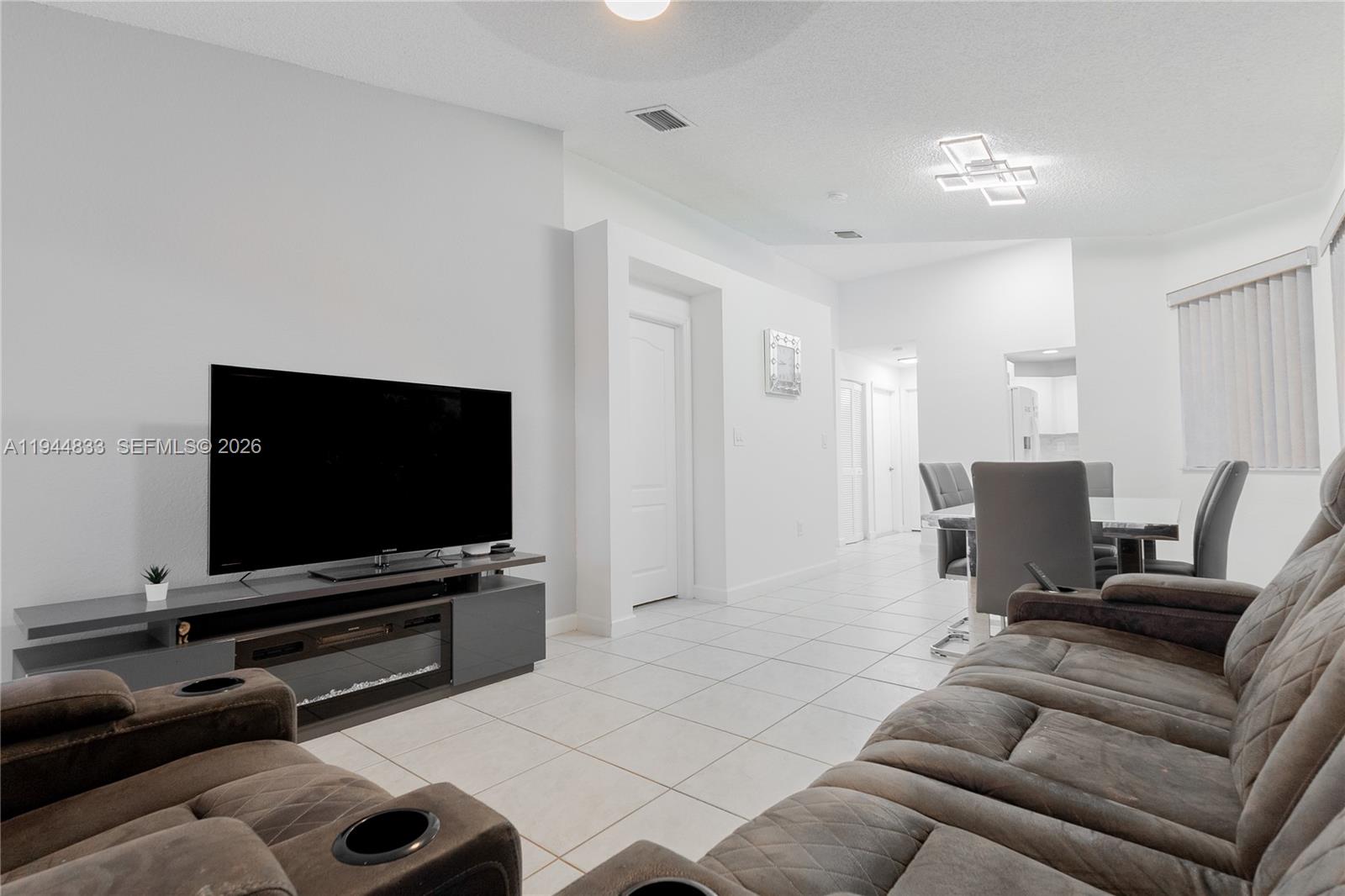 DORAL LANDINGS TOWNHOMES - Residential