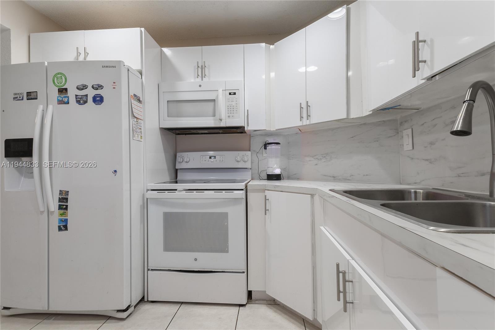 DORAL LANDINGS TOWNHOMES - Residential