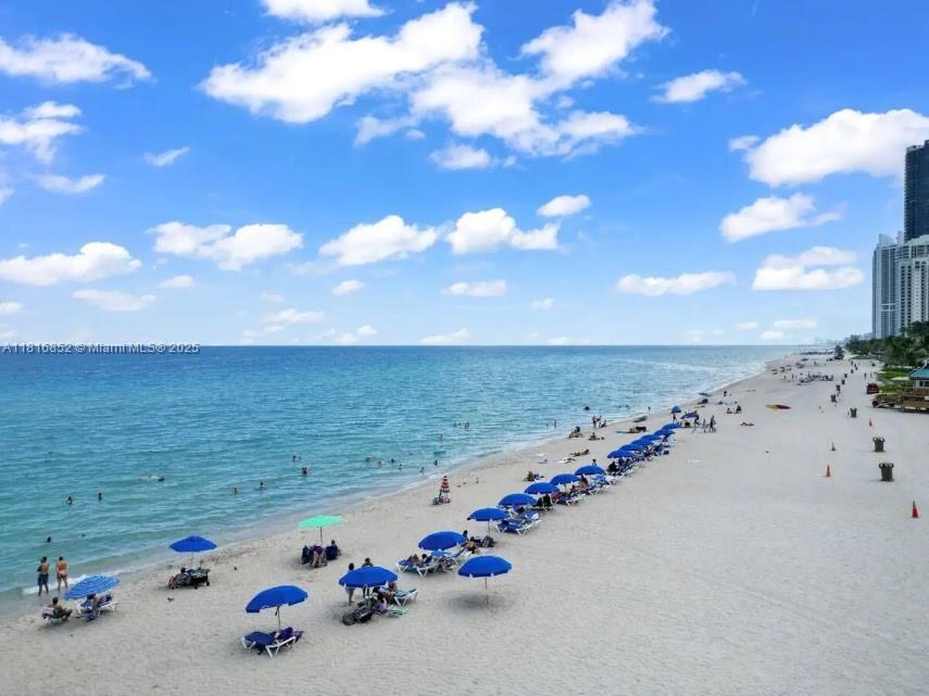 THE AVENTURA BEACH CLUB C - Residential