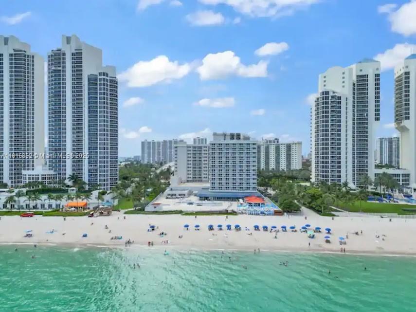 THE AVENTURA BEACH CLUB C - Residential