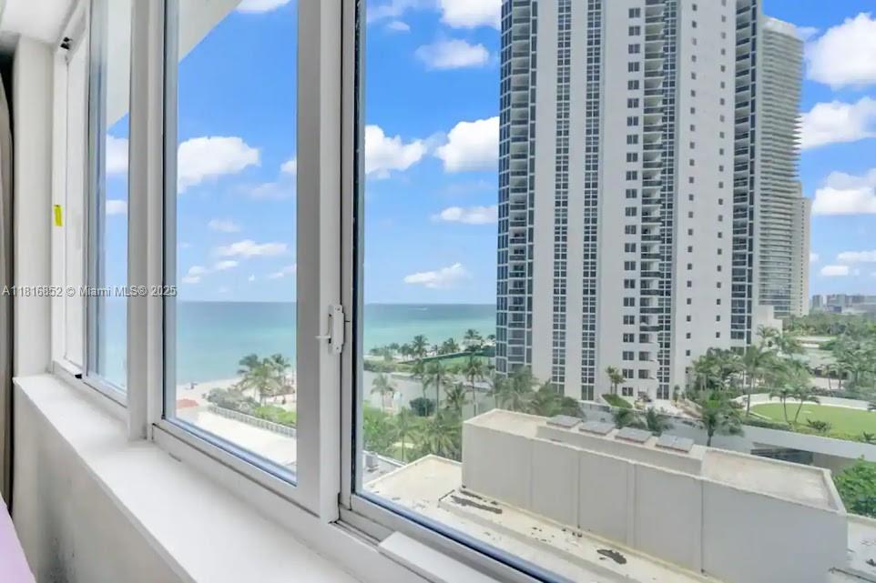 THE AVENTURA BEACH CLUB C - Residential