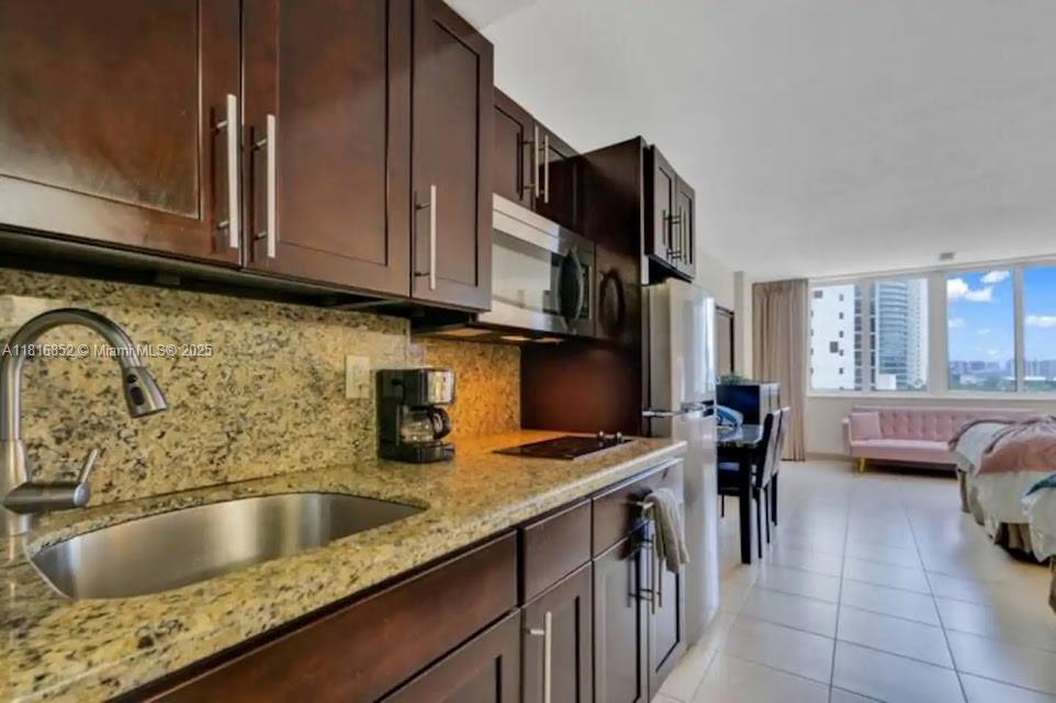 THE AVENTURA BEACH CLUB C - Residential