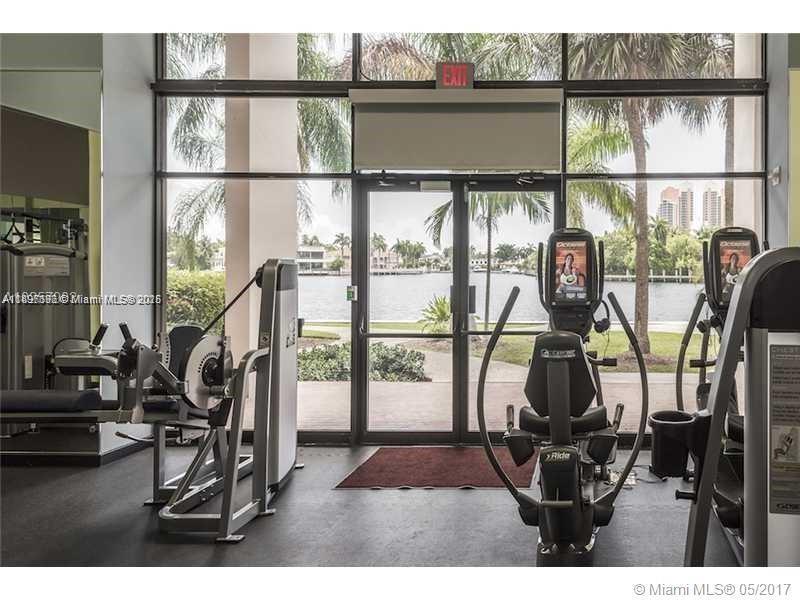 TURNBERRY ISLE SOUTH COND - Residential