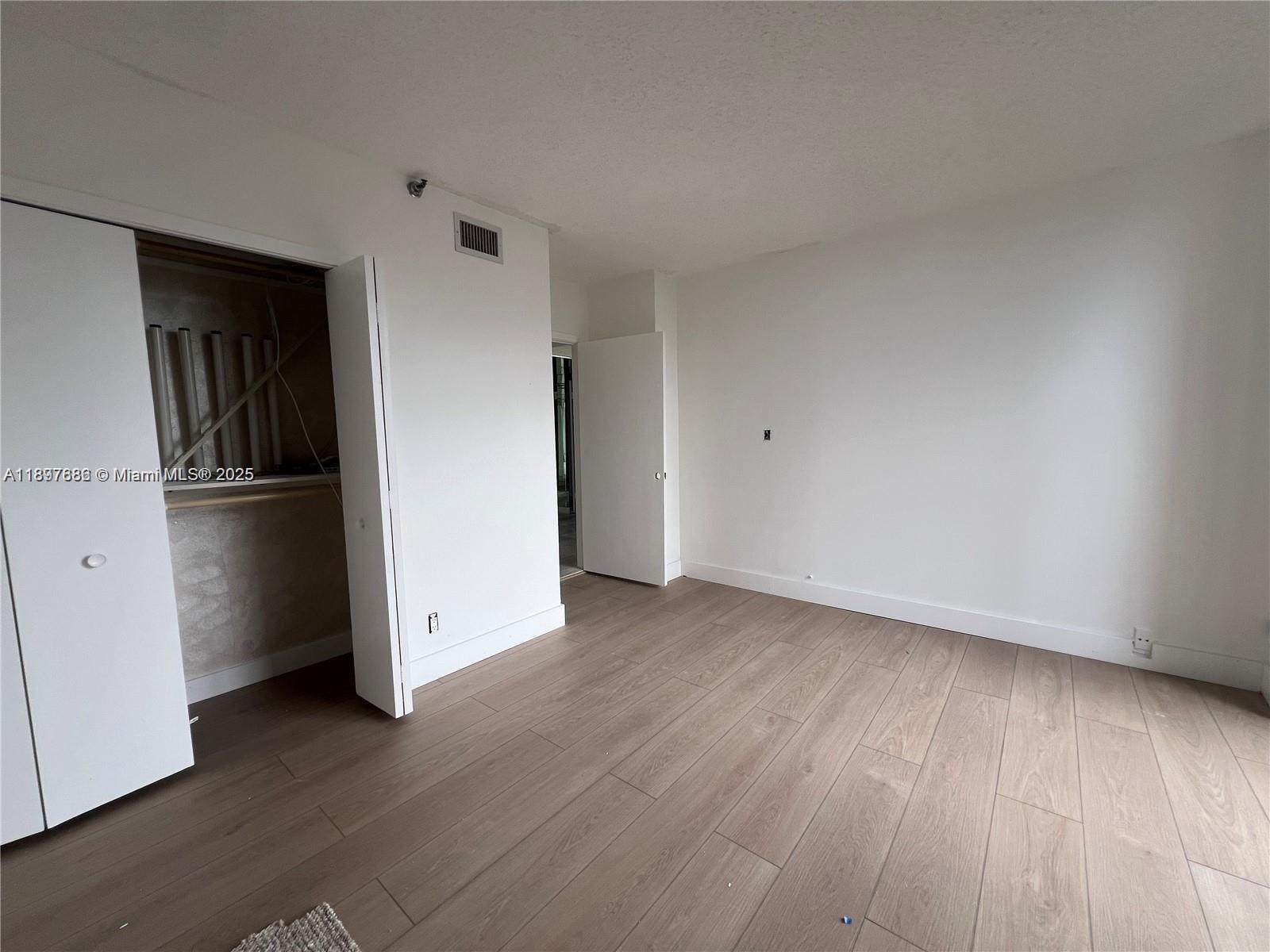 TURNBERRY ISLE SOUTH COND - Residential