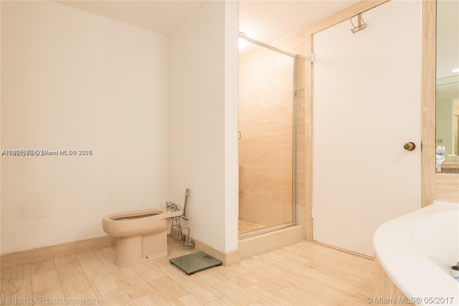 TURNBERRY ISLE SOUTH COND - Residential