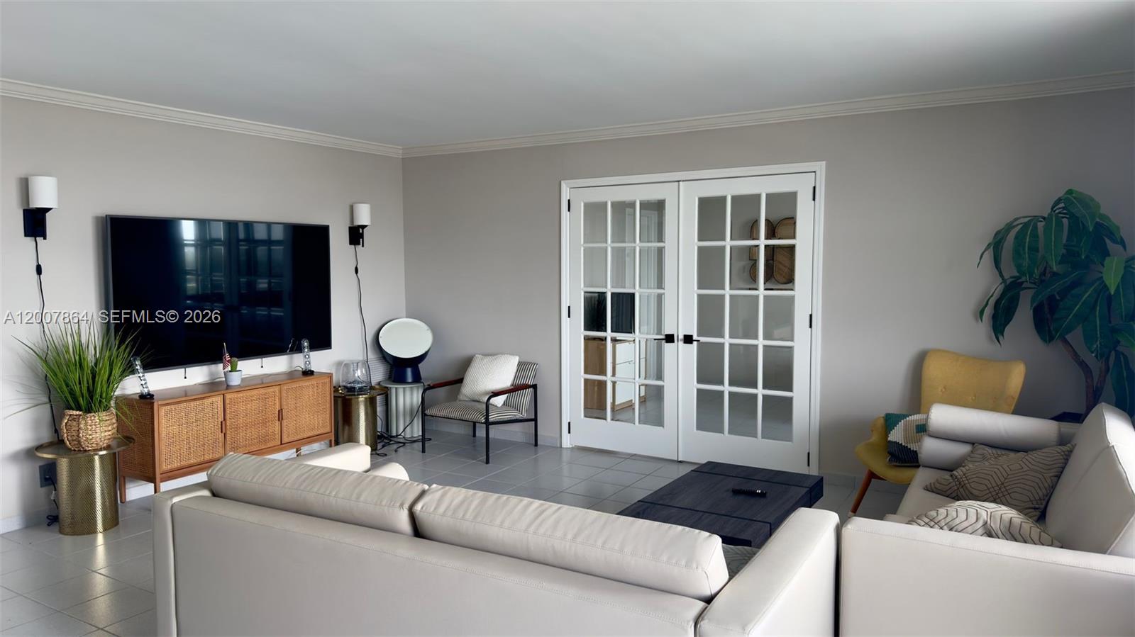 9225 Collins Ave 812