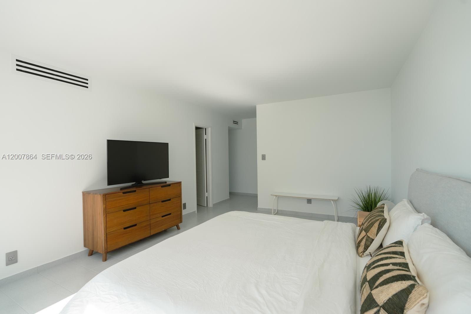 9225 Collins Ave 812