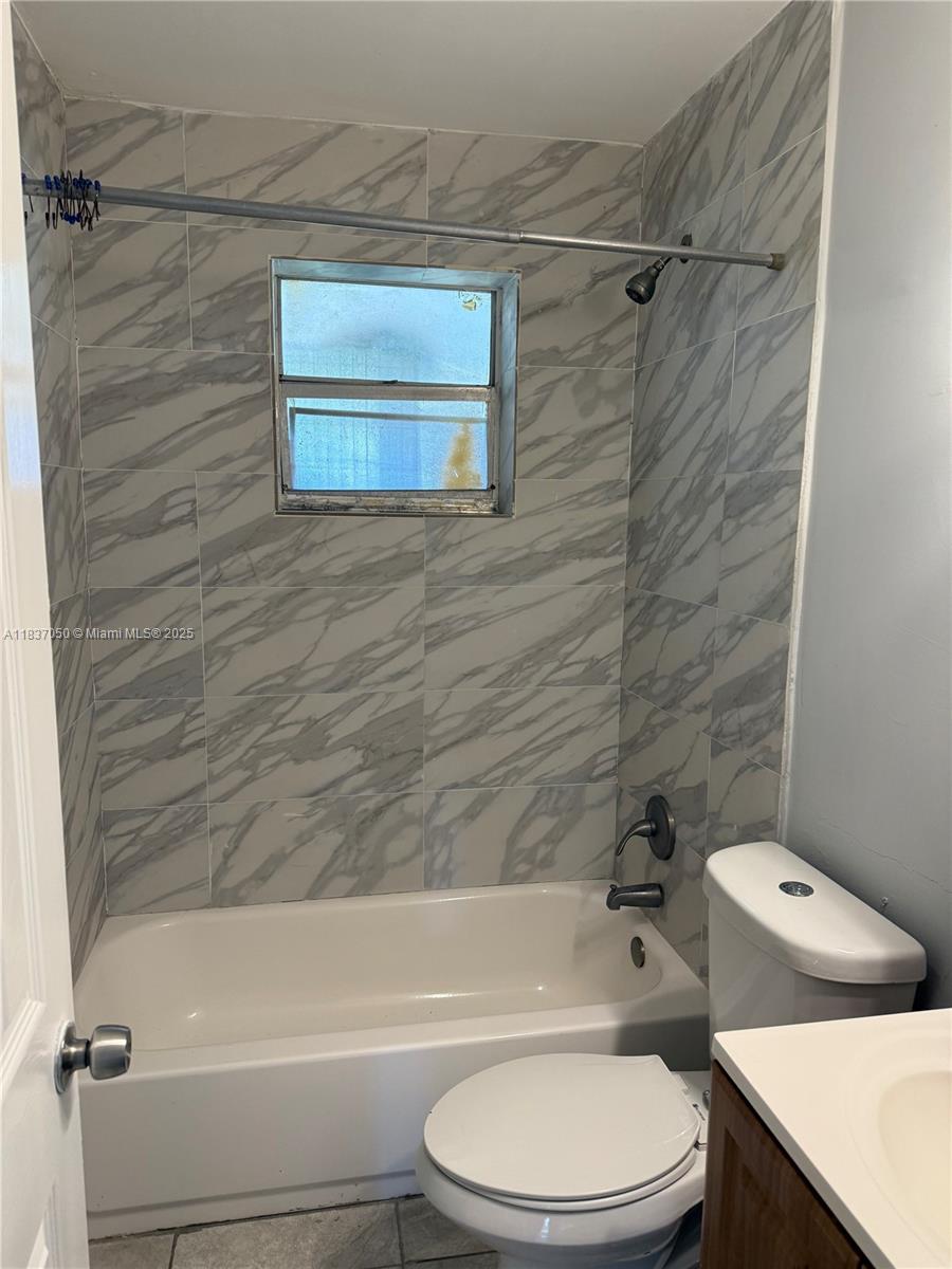 FIRST ADDITION TO CANAL G - Residential Lease