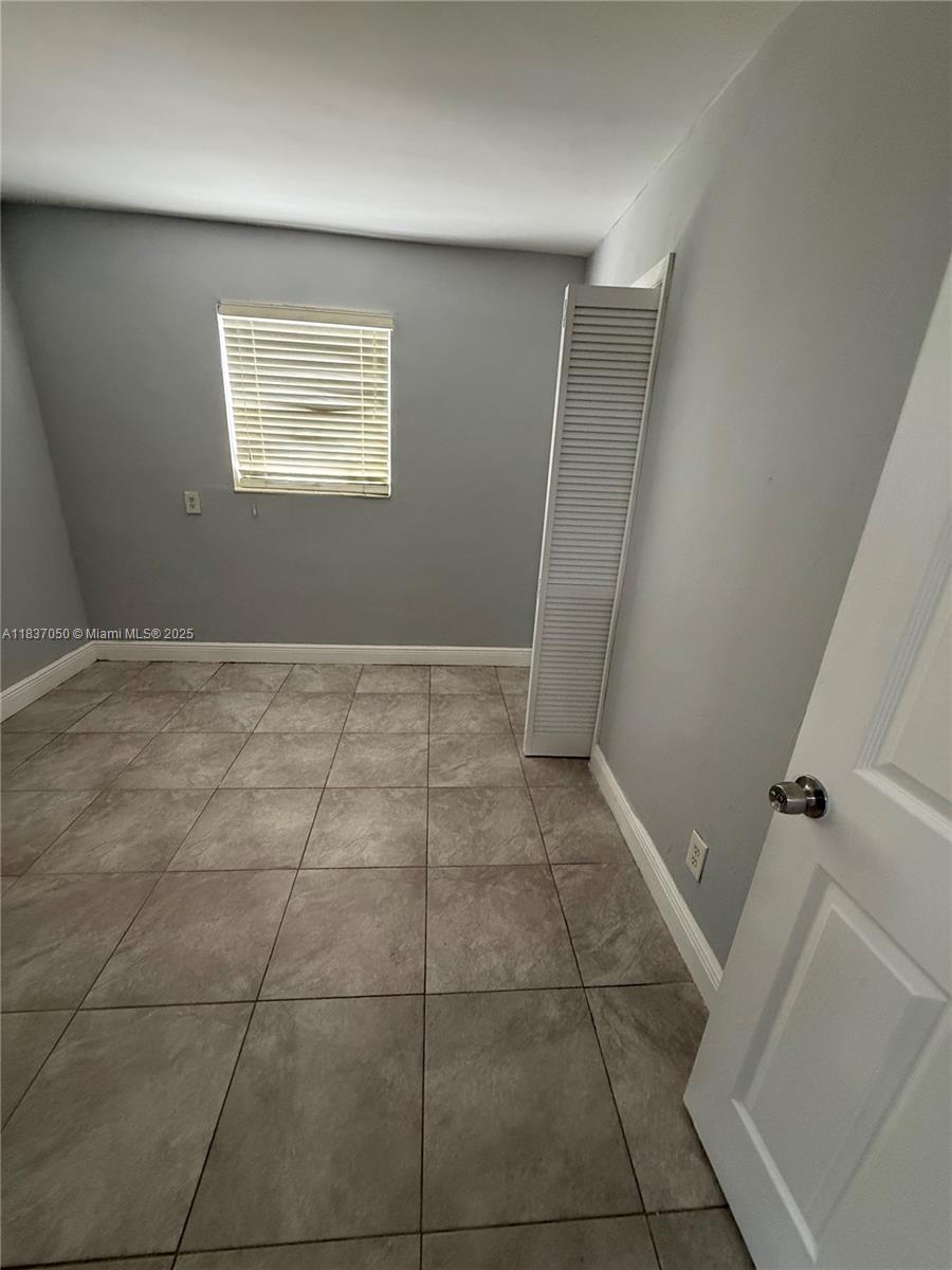 a charming 1 bedroom 1 bath unit now available for lease. centrally located close to shops and restaurants. first last security and proof of income required