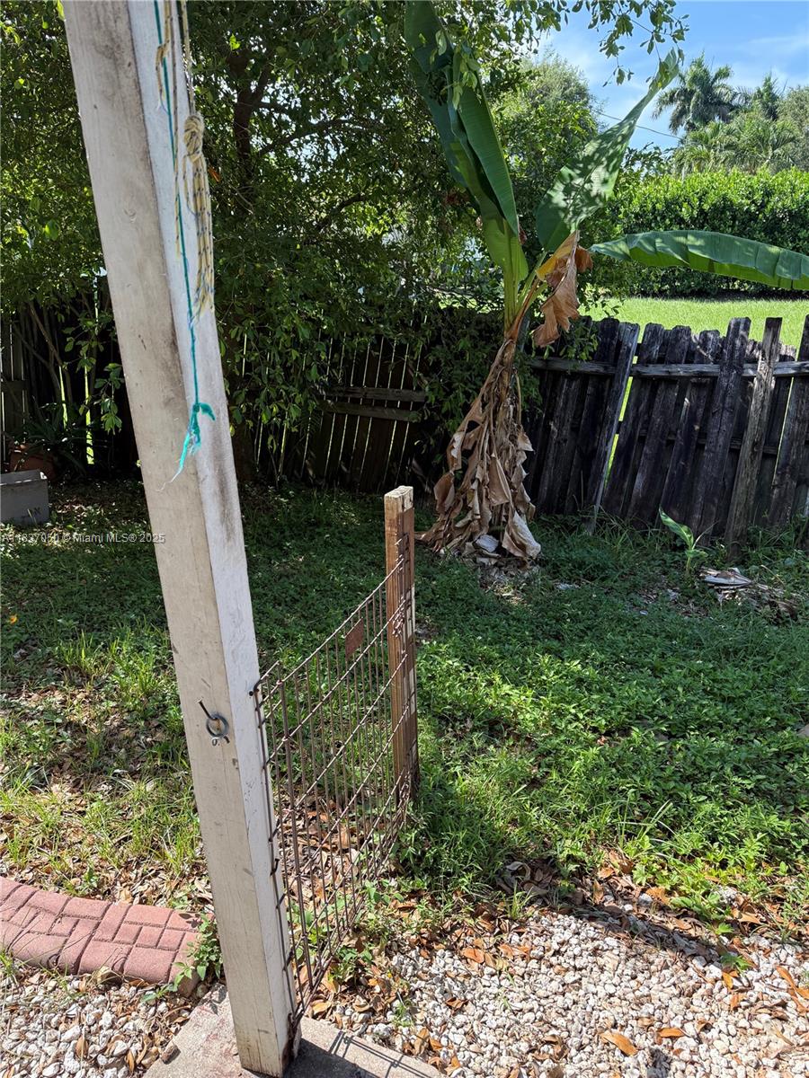 FIRST ADDITION TO CANAL G - Residential Lease