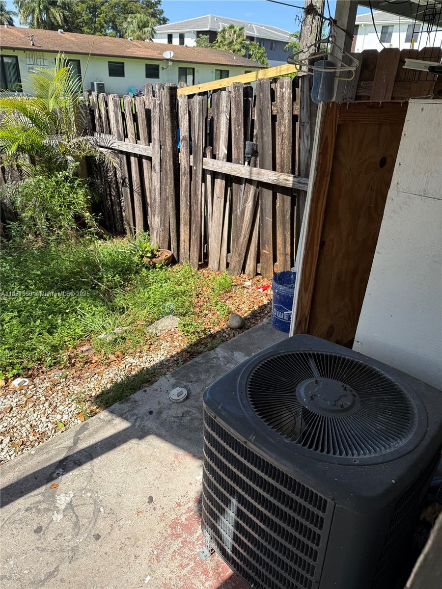 FIRST ADDITION TO CANAL G - Residential Lease