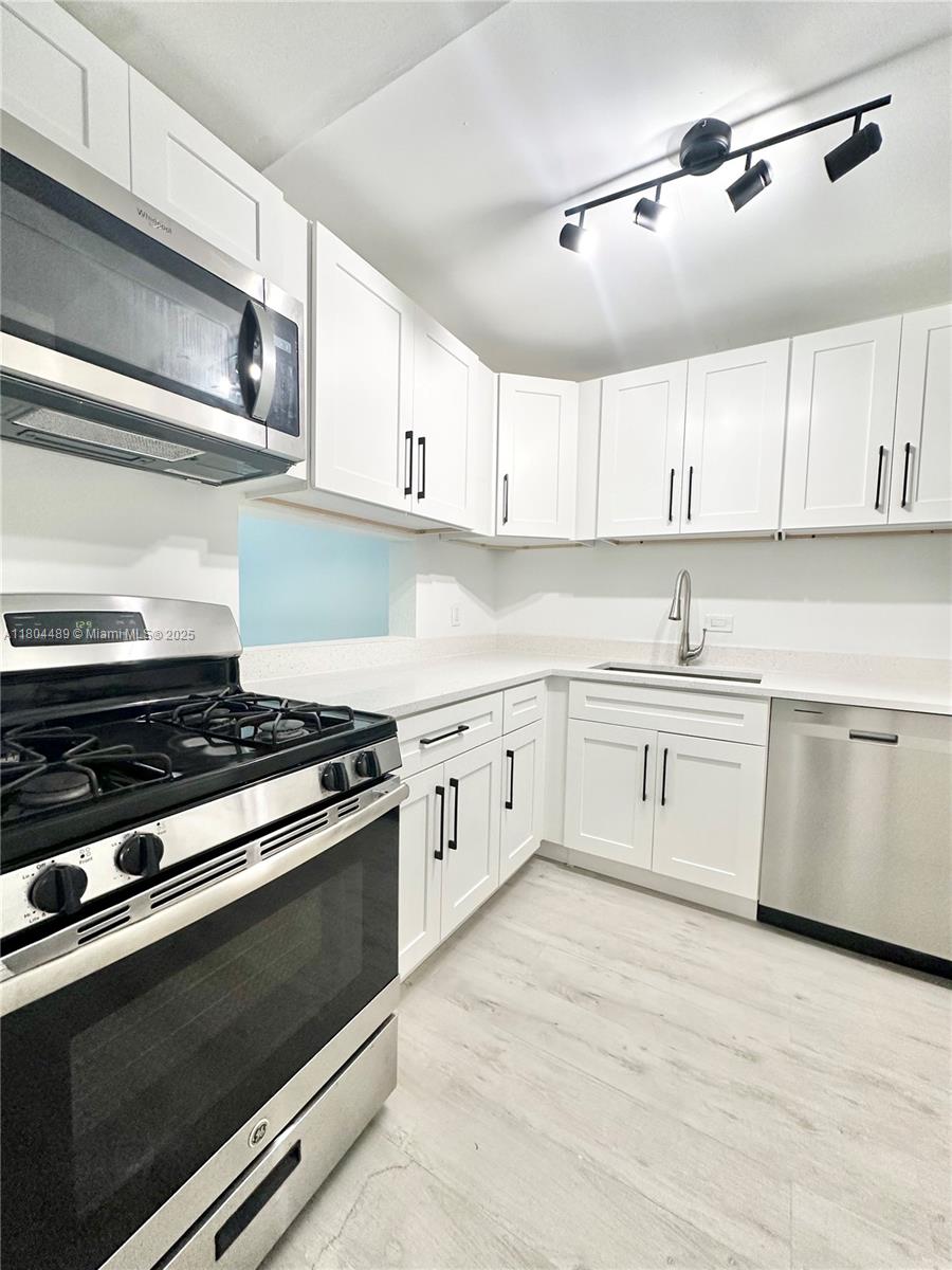Property for Sale at 6890 N Kendall Dr B204, Pinecrest, Miami-Dade County, Florida - Bedrooms: 2 
Bathrooms: 2  - $370,000