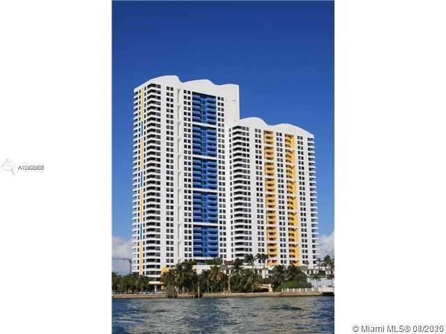 Large high floor corner split 2/2 in luxury building, with extraordinarily unobstructed expansive views of South Beach to the Ocean! Spacious balcony offers superb privacy! Window in the kitchen has commanding views to the North. Unit has full size washer and dryer and lovely wood floors. Cable, and internet included. Well-located covered assigned parking, plus a complimentary valet space. Tenants may access all amenities: pool, hot tub, gym, tennis and sunset amenity deck, convenience store, 24 hr doorman.