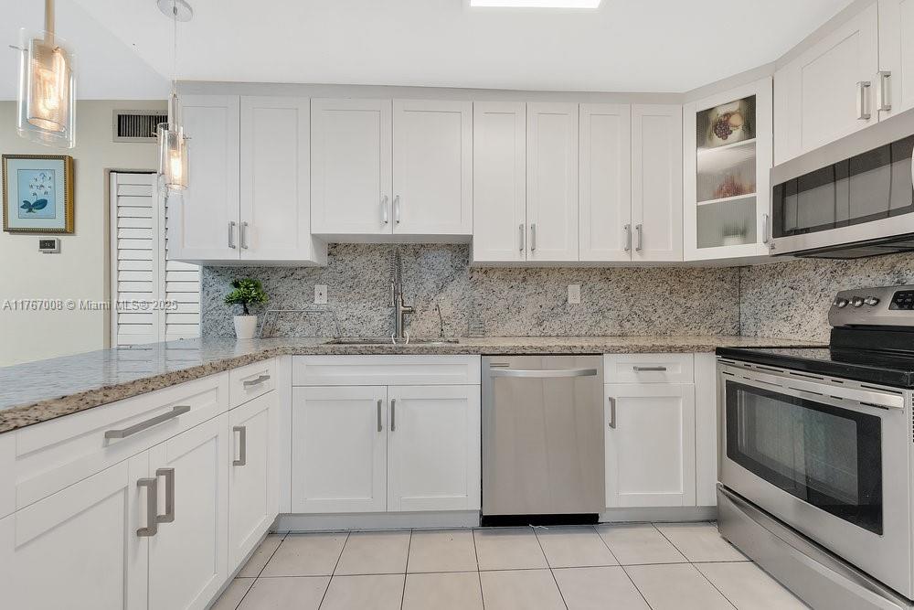 Property for Sale at 1810 W 56th St 3108, Hialeah, Miami-Dade County, Florida - Bedrooms: 3 
Bathrooms: 2  - $300,000