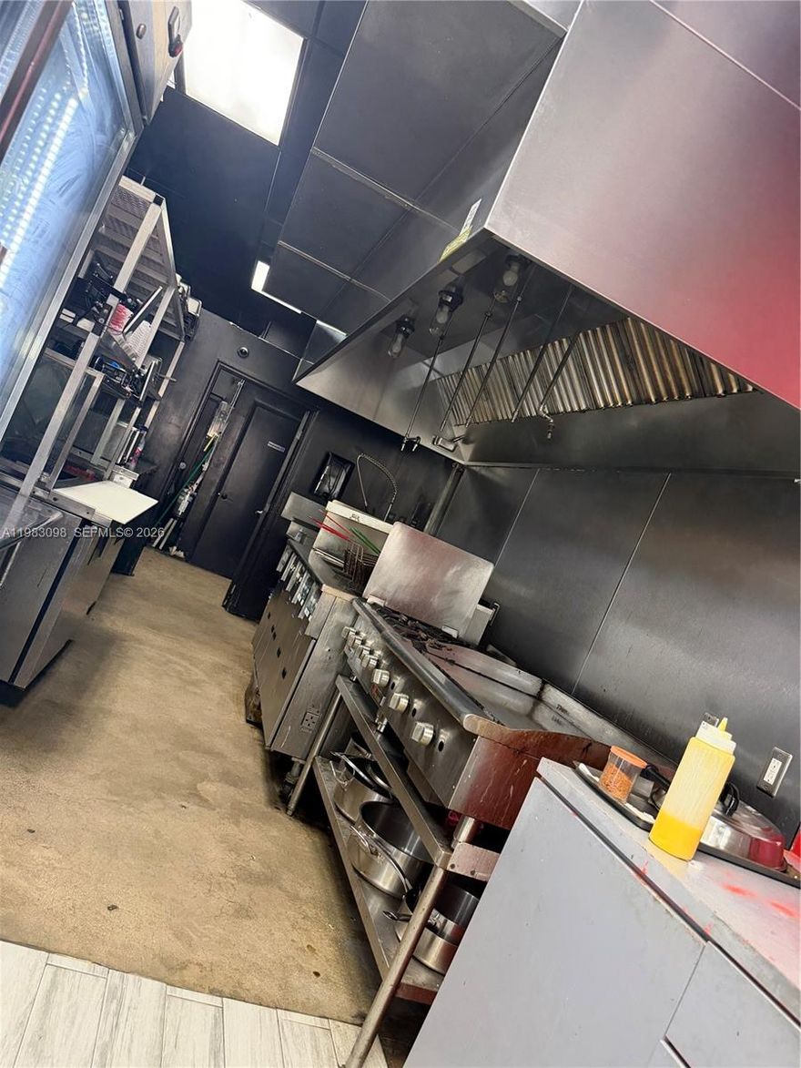 Beautiful opportunity to be owner of this full buildout Restaurant ,Bring your business concept and a place that is ready for you.