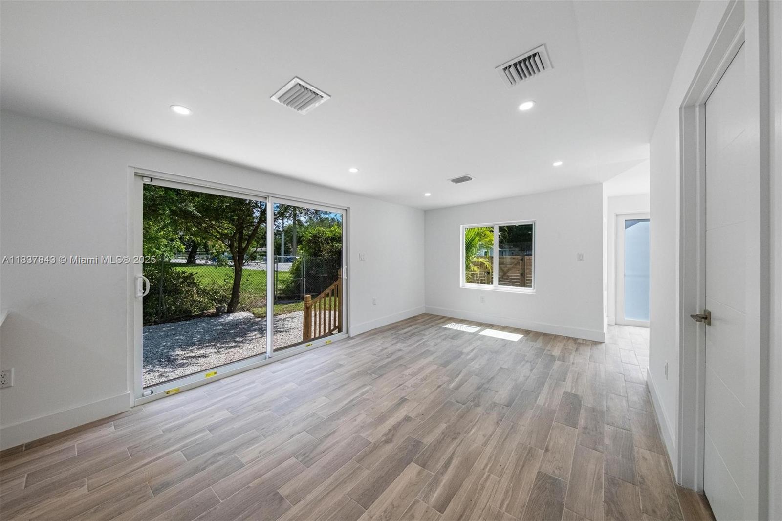 BUENA VISTA GARDENS EXTEN - Residential