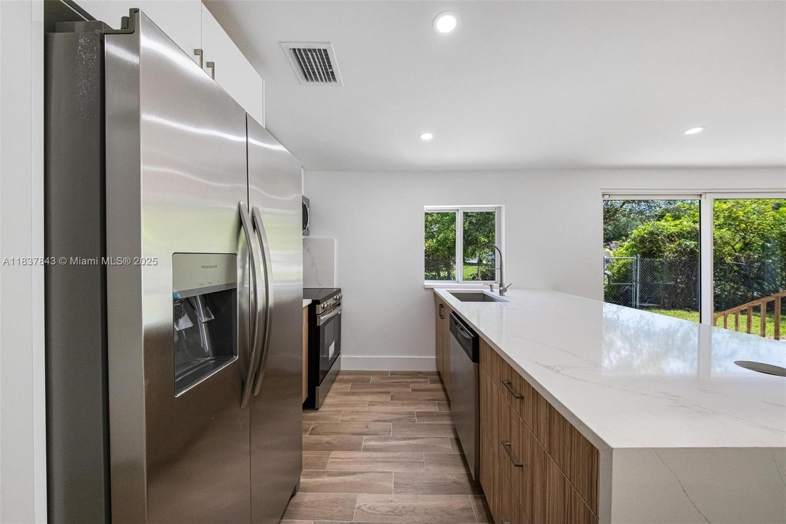 5900 NW 5th Ct