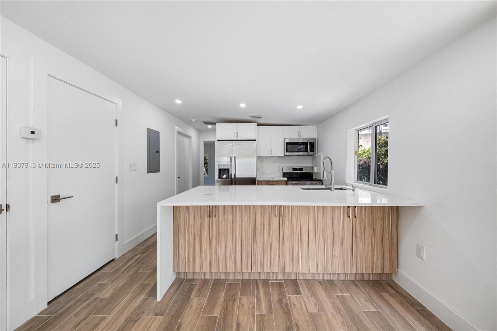 5900 NW 5th Ct