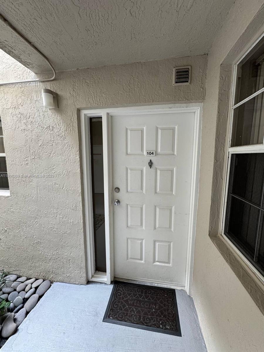 Rental Property at 2861 N Oakland Forest Dr 104, Oakland Park, Miami-Dade County, Florida - Bedrooms: 2 
Bathrooms: 2  - $2,100 MO.