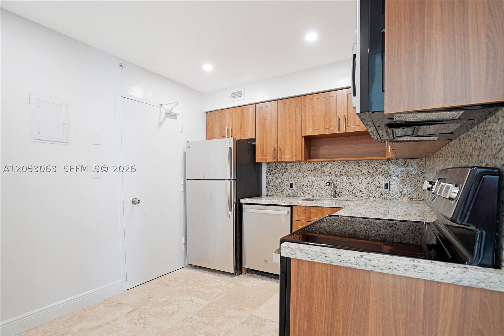 5101 Collins Ave 14L