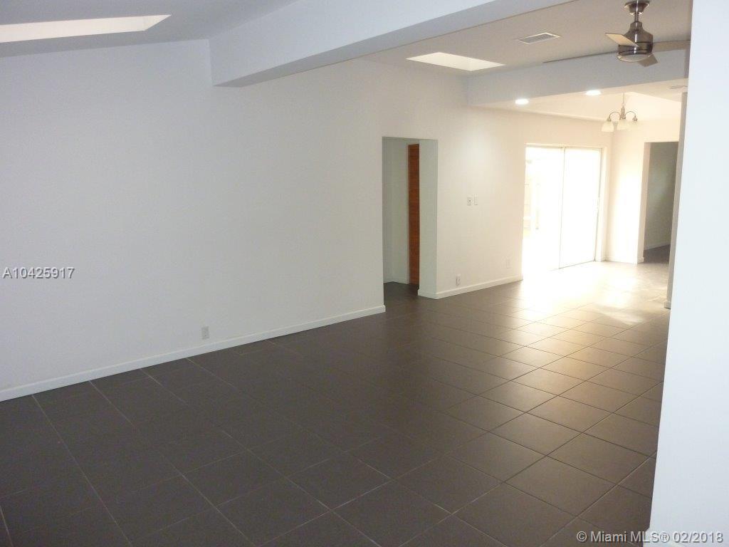 GULFSTREAM ESTATES 37-6 B - Residential Lease