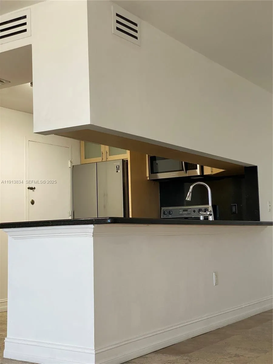 Key Biscayne, Florida 33149, United States, 2 Bedrooms Bedrooms, ,2 BathroomsBathrooms,Residential,Active,243206