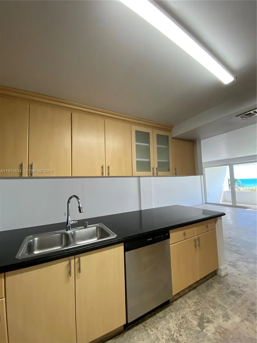 Key Biscayne, Florida 33149, United States, 2 Bedrooms Bedrooms, ,2 BathroomsBathrooms,Residential,Active,243206