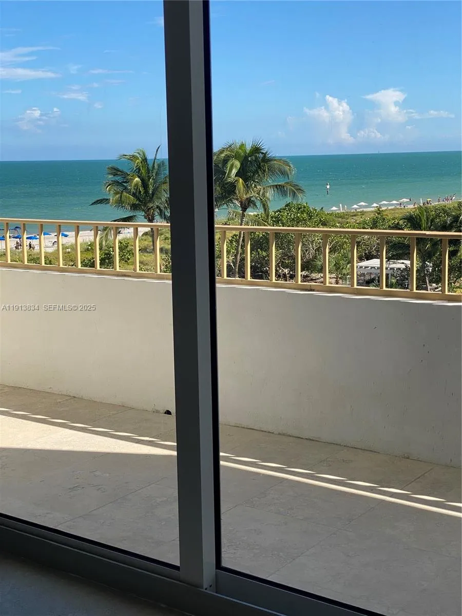 Key Biscayne, Florida 33149, United States, 2 Bedrooms Bedrooms, ,2 BathroomsBathrooms,Residential,Active,243206