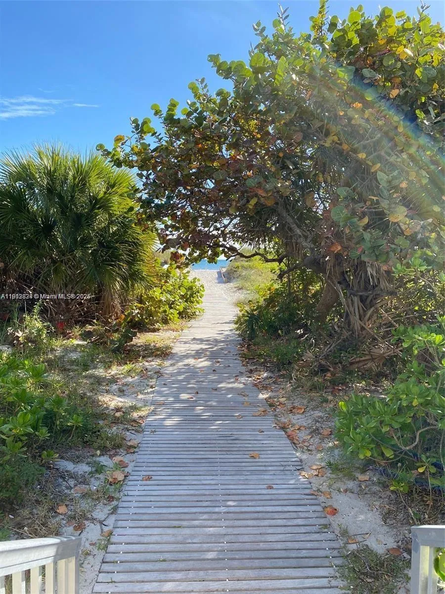 Key Biscayne, Florida 33149, United States, 2 Bedrooms Bedrooms, ,2 BathroomsBathrooms,Residential,Active,243206