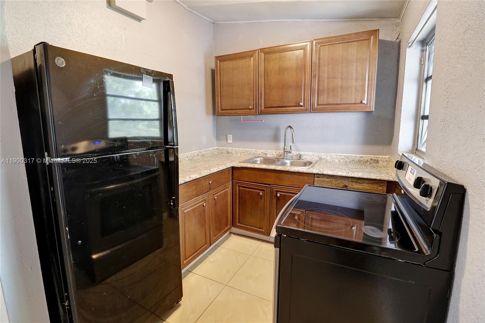 LAUDERDALE MANORS AMEN RE - Residential