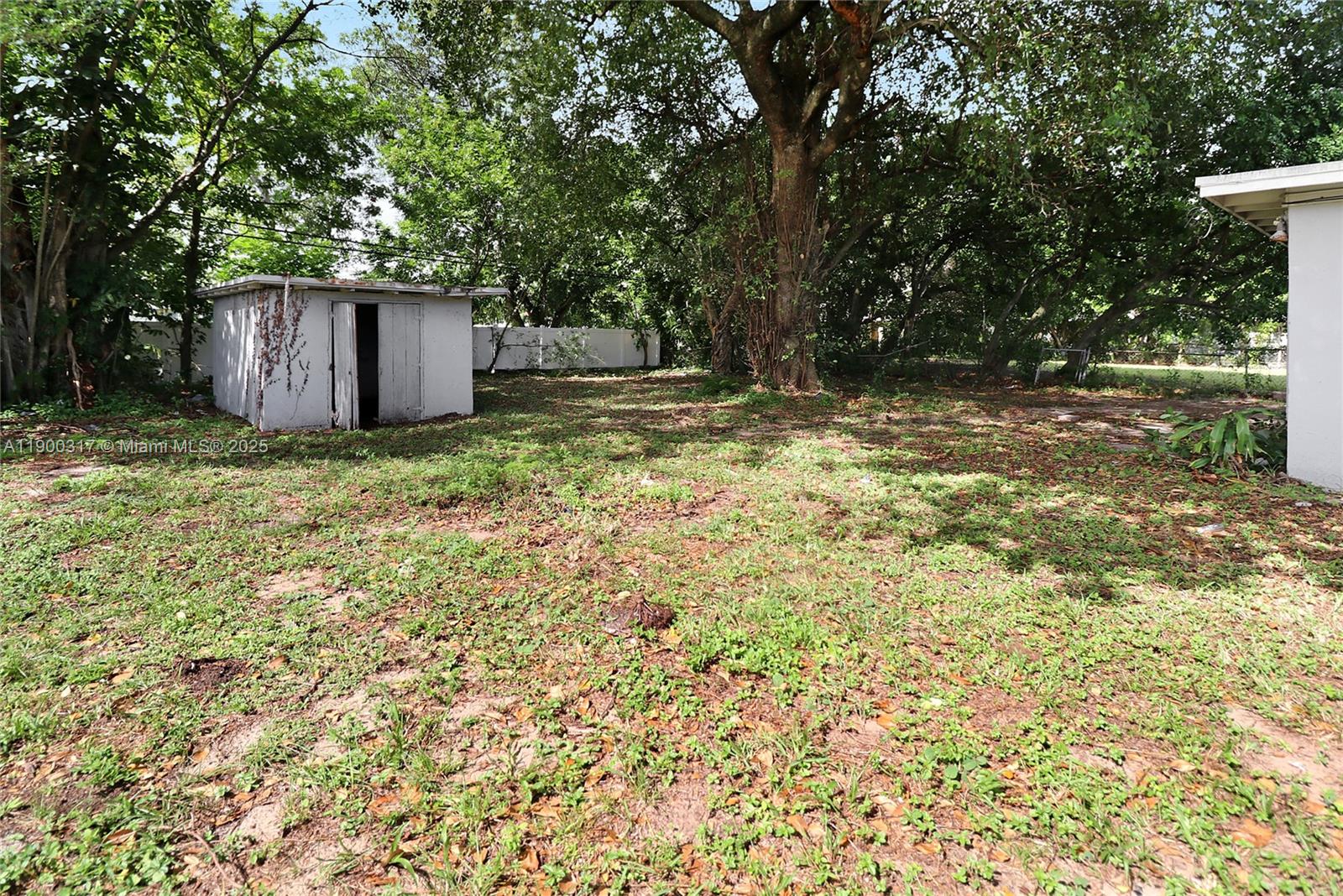 LAUDERDALE MANORS AMEN RE - Residential