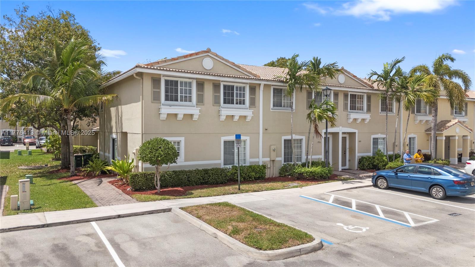 Property for Sale at 5951 London Ln, Tamarac, Broward County, Florida - Bedrooms: 3 
Bathrooms: 3  - $400,000