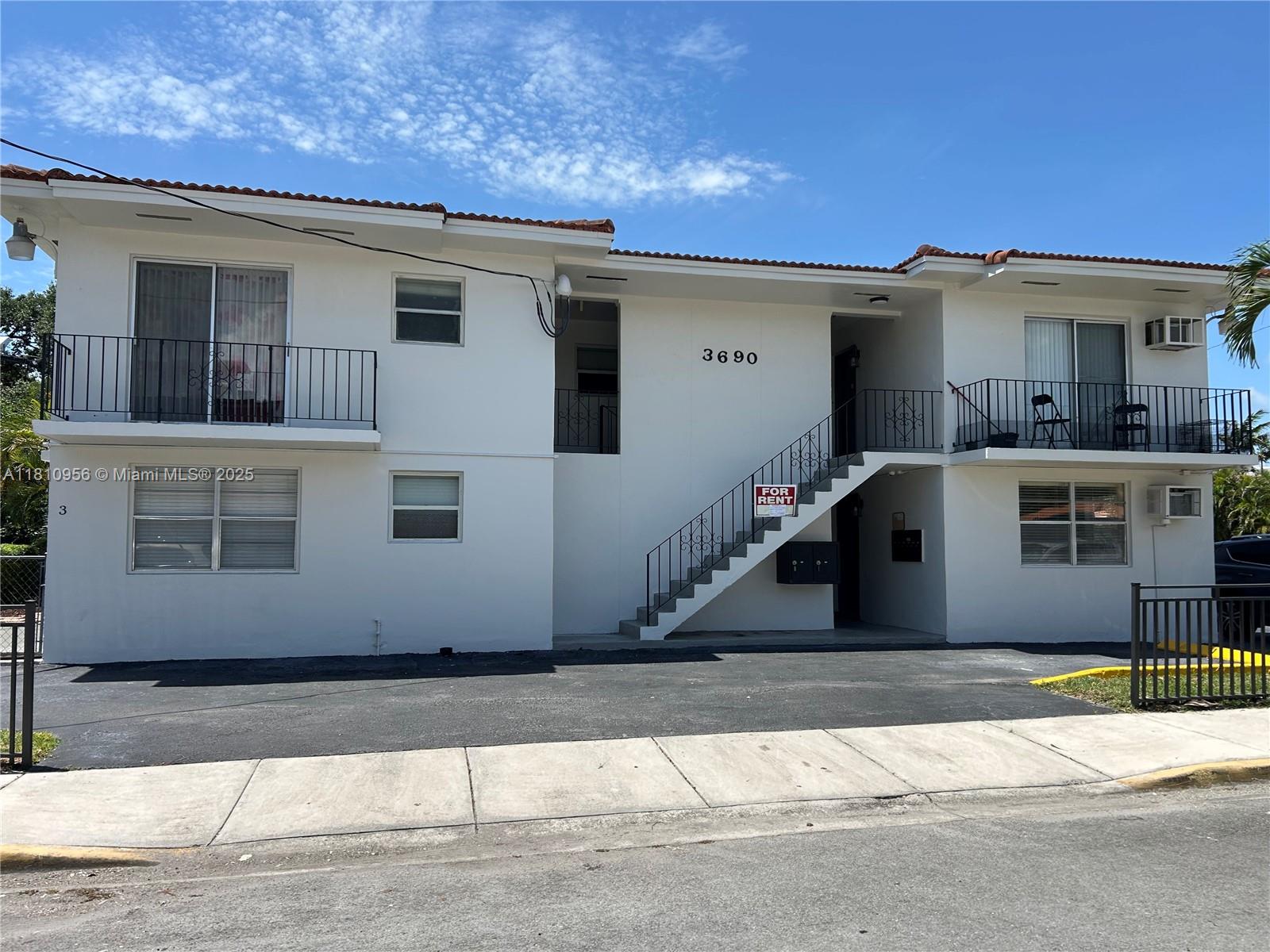 543 Sw 37th Ave 1, Miami, Broward County, Florida - 1 Bedrooms  
1 Bathrooms - 