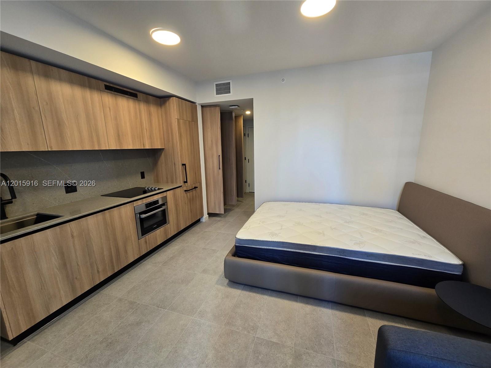 501 FIRST RESIDENCES - Residential