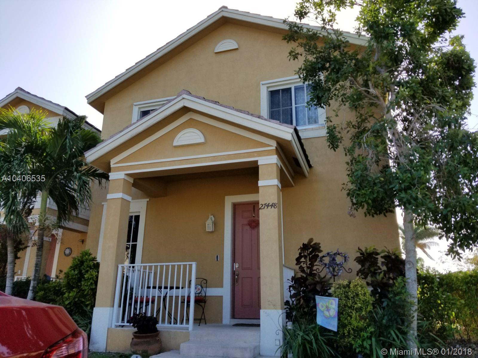 Corner unit townhouse in mandarin lakes, with 3 bedrooms 2 1/2 Bath. All rooms upstairs with a loft with a garage.
stainless kitchen appliances, plant fence in the back. first owner and very well maintained. easy to show and quick response. easy access to turnpike.maintain fee includes internet, security alarm, basic cable, clubs house and landscaping.