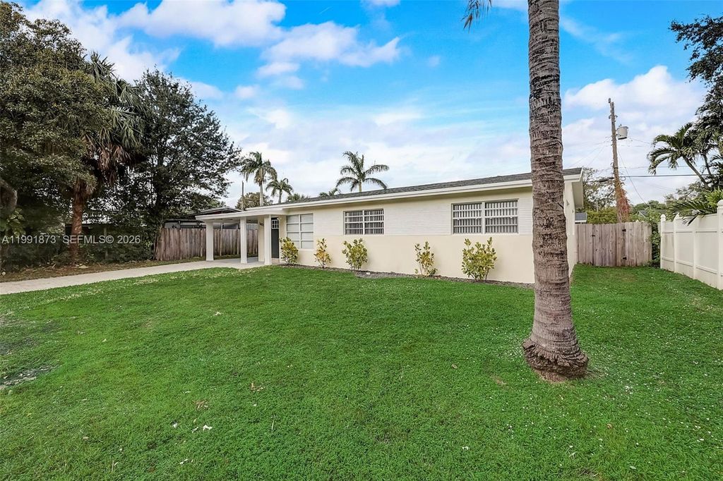 Photo of 1601 SW 32nd Pl, Fort Lauderdale, FL 33315 (MLS # A11991873)