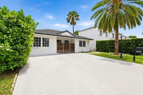 Photo of 2558 NE 206th Ter, Aventura, FL 33180 (MLS # A12029770)