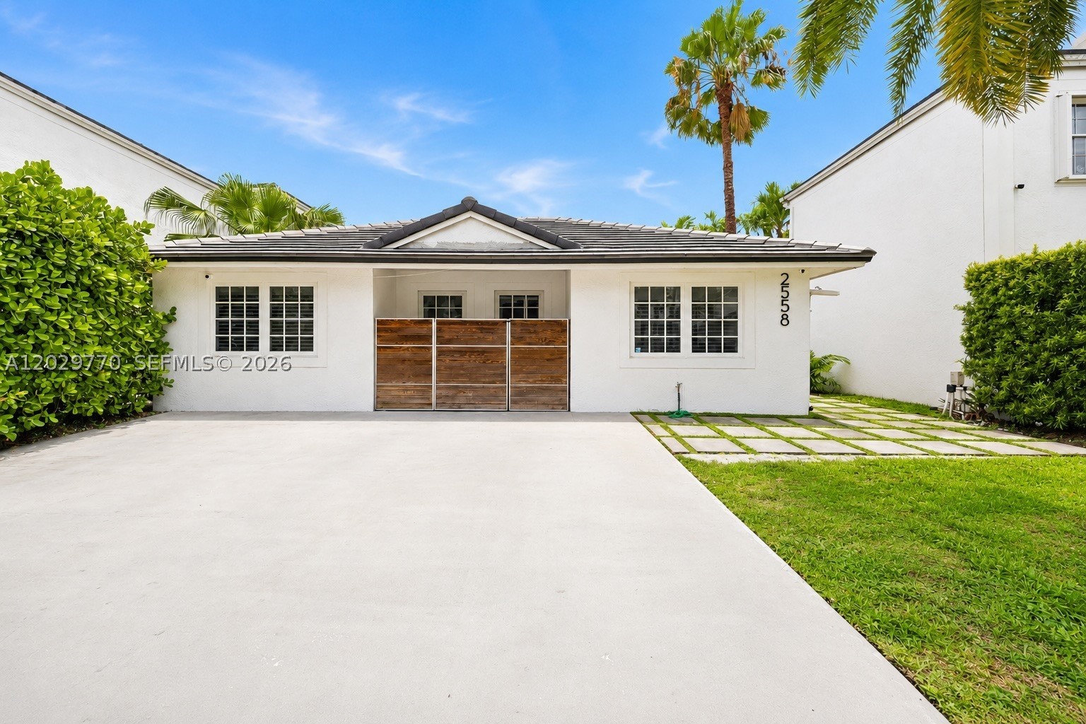 2558 NE 206th Ter