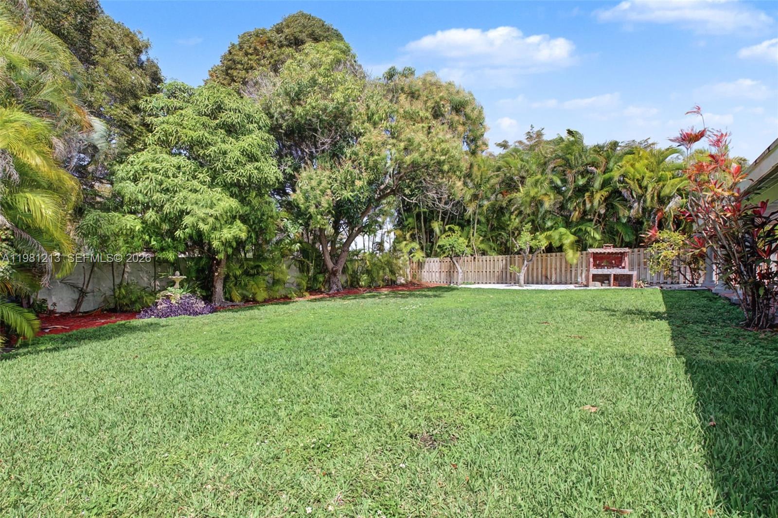 MUNNE ROYAL HOMES - Residential Lease