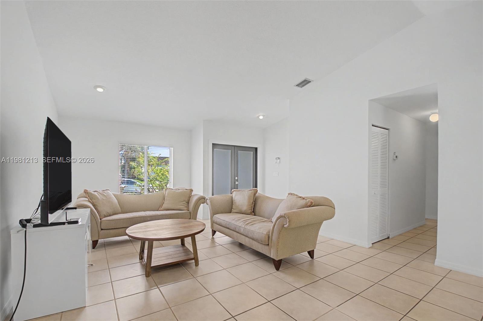 MUNNE ROYAL HOMES - Residential Lease