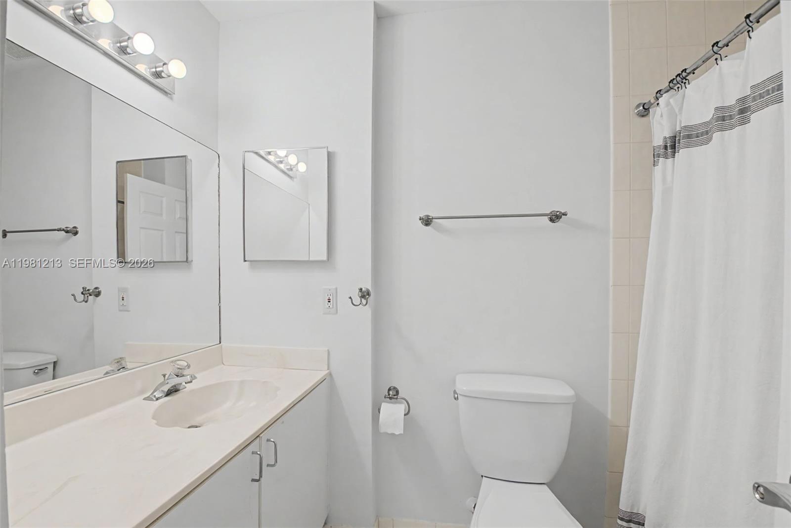 MUNNE ROYAL HOMES - Residential Lease