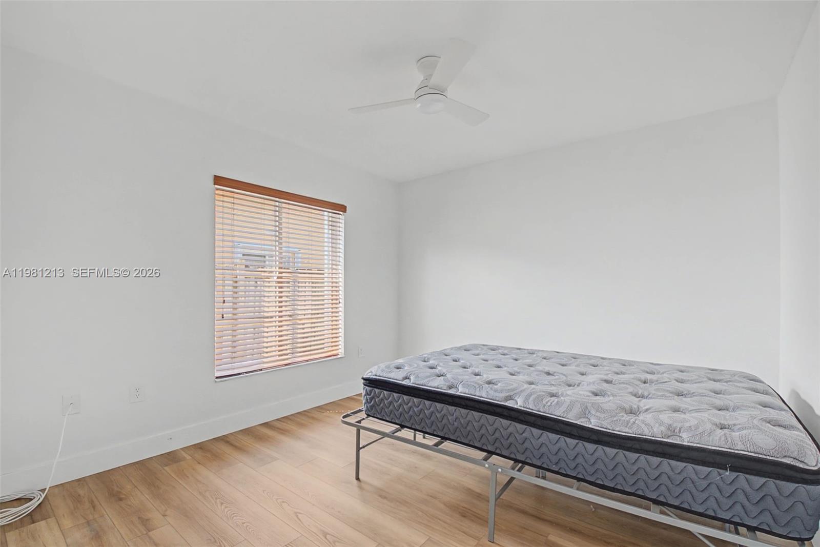 MUNNE ROYAL HOMES - Residential Lease