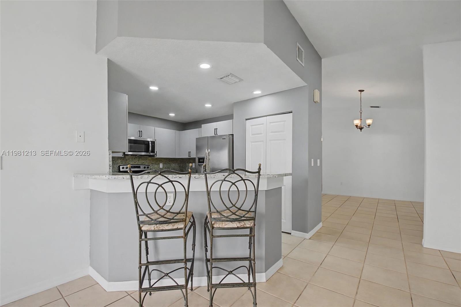 MUNNE ROYAL HOMES - Residential Lease