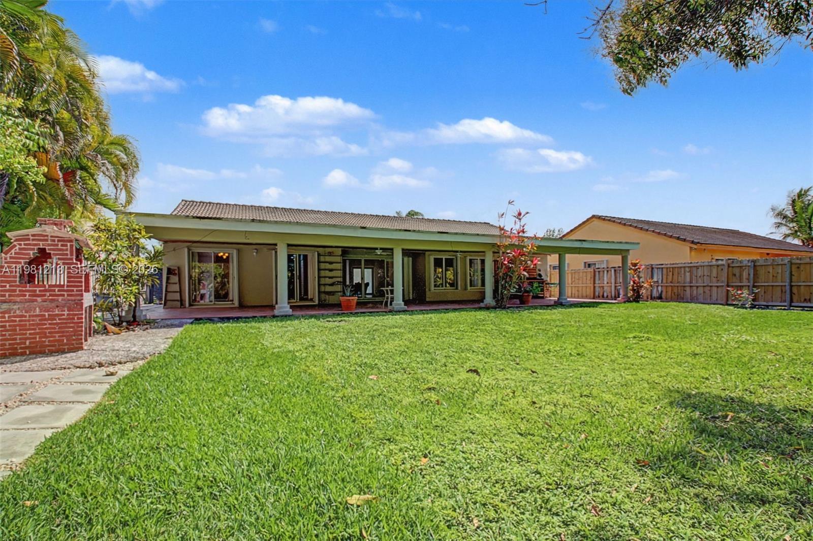 MUNNE ROYAL HOMES - Residential Lease