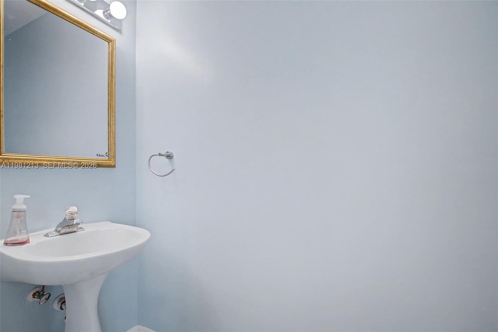 MUNNE ROYAL HOMES - Residential Lease